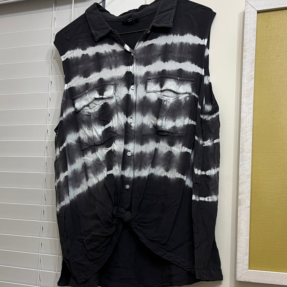 a.n.a Gray and White Button Down Tie-Dye Shirt